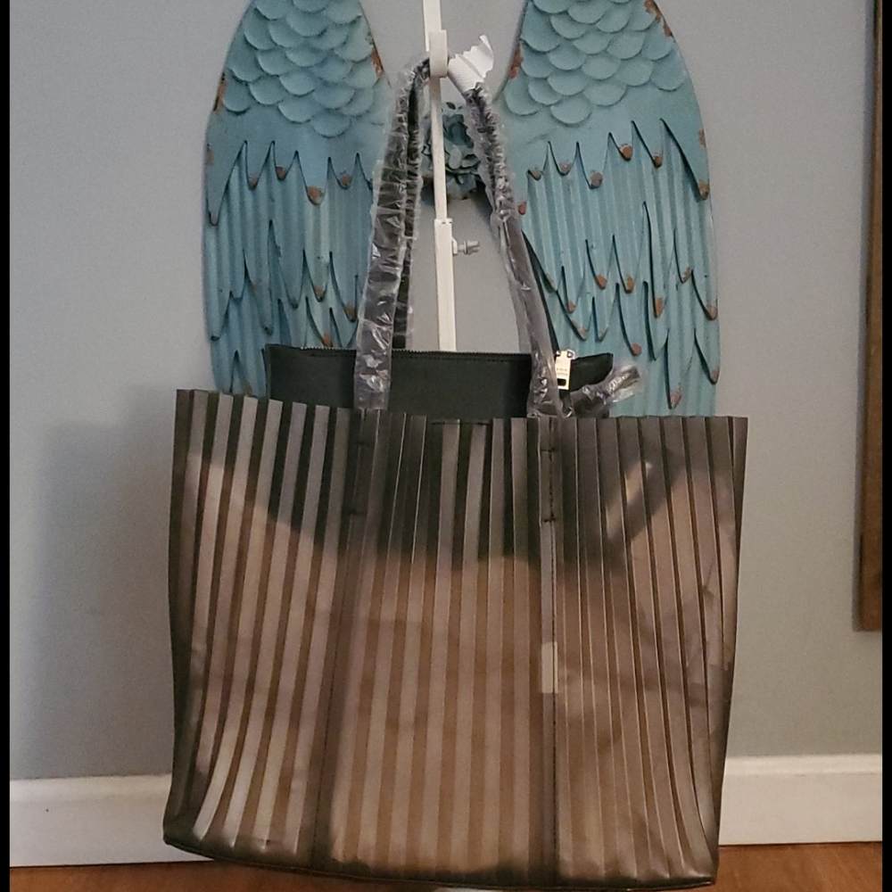 NEW W/TAGS STEVEN MADDEN BAG